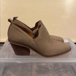 Lucky Brand Vennia Bootie - Taupe/Size 8